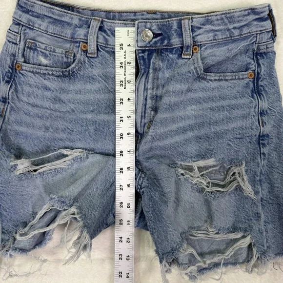 American Eagle Jean Shorts Womens 4 Blue Light Wash Baggy Mom Distressed Denim - Picture 4 of 9